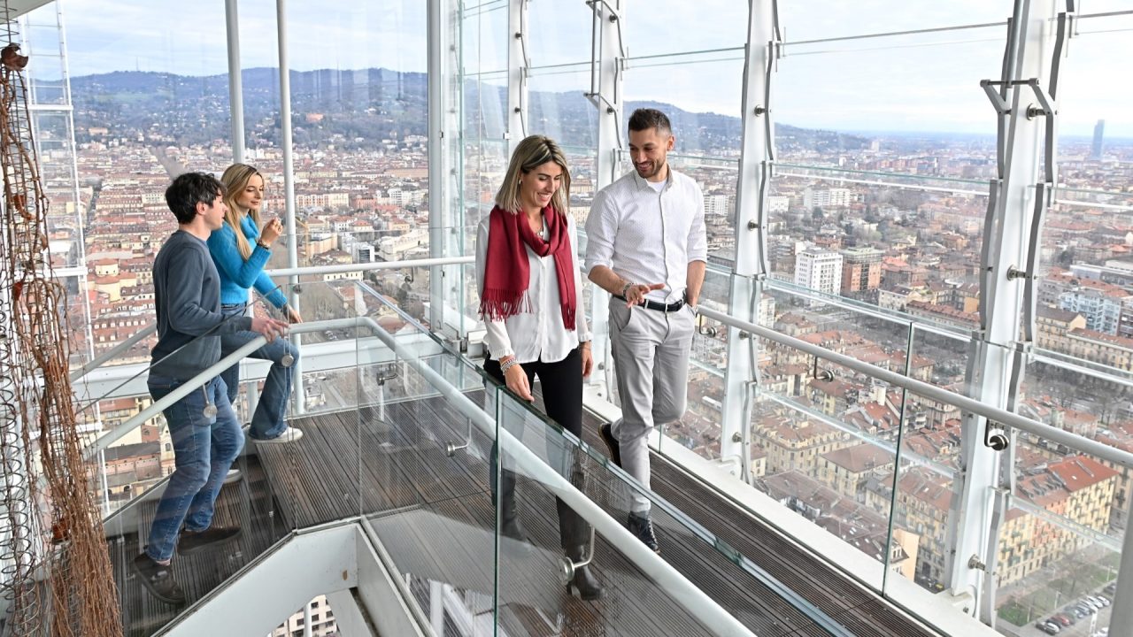 Image of a group of people climbing the stairs in the Intesa Sanpaolo skyscraper in Turin