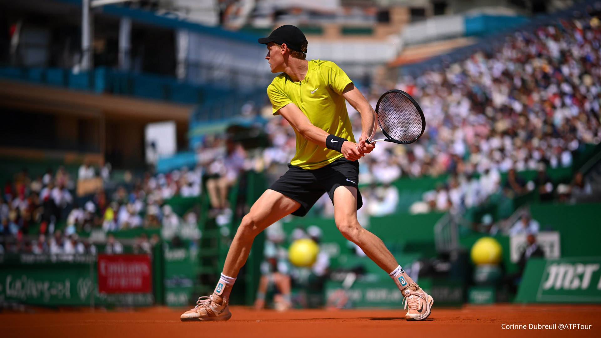 Jannik Sinner sul campo da tennis 2023