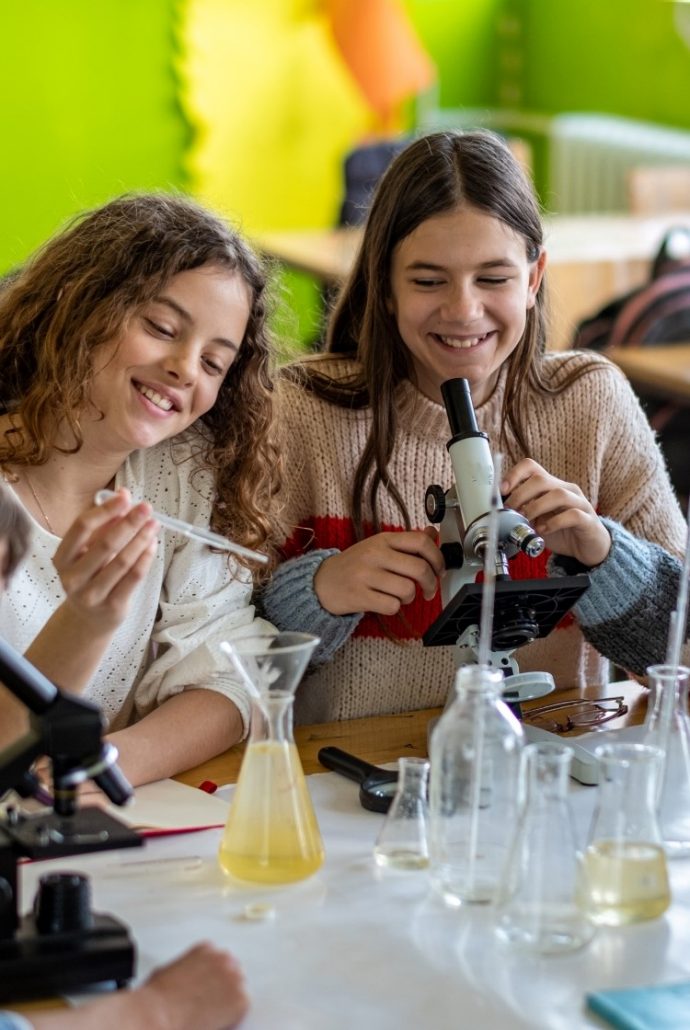 Il progetto STEM per attività didattiche interattive | Intesa Sanpaolo