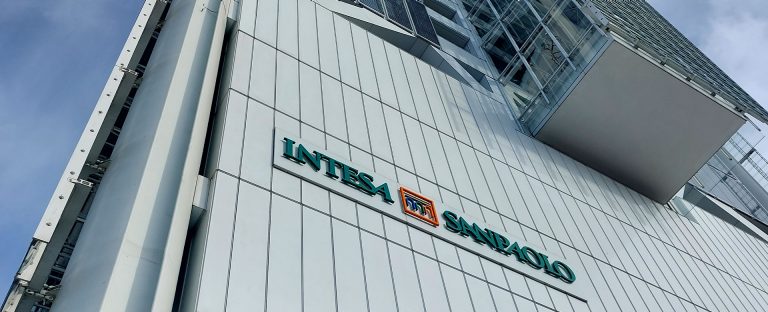 L’immagine che accompagna la News sugli Euromoney Awards ritrae il nuovo grattacielo di Intesa Sanpaolo a Torino progettato da Renzo Piano e certificato LEED Platinum per la sostenibilità