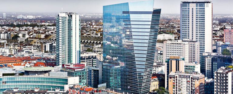 L’immagine che accompagna la News sui risultati e le strategie delle Wealth Management Divisions di Intesa Sanpaolo, ritrae il grattacielo di Gioia 22 a Milano, una delle sedi del Gruppo